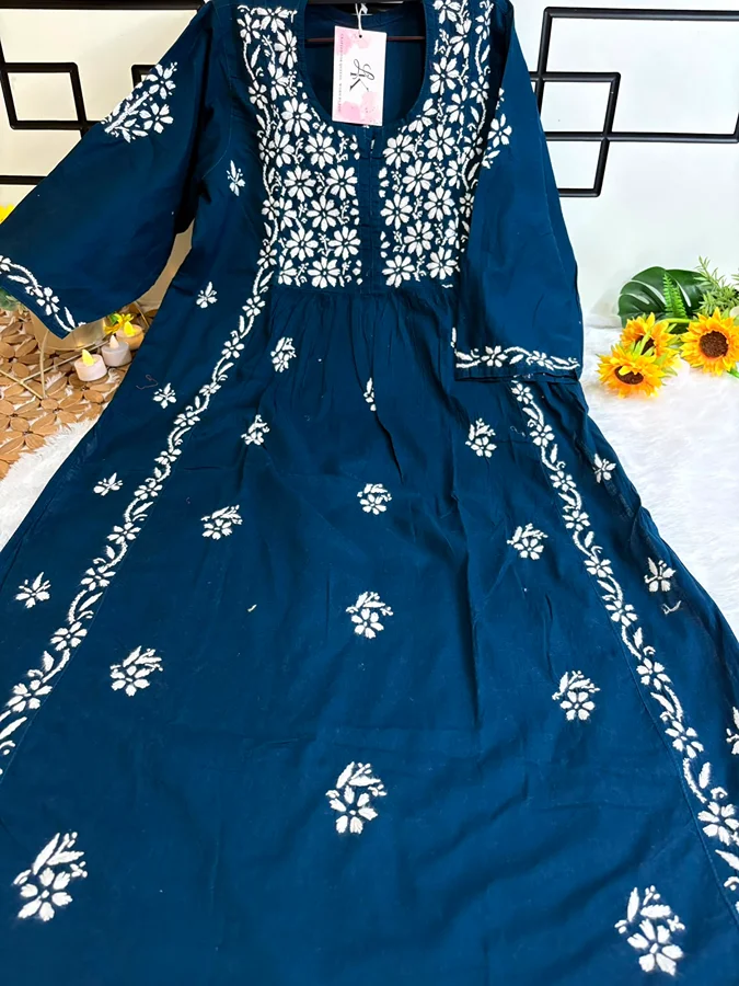 Teal blue Naira Cut Malmal Kurta - Image 2